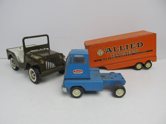 lot 113 image: Vintage Metal Tonka Toy Vehicles