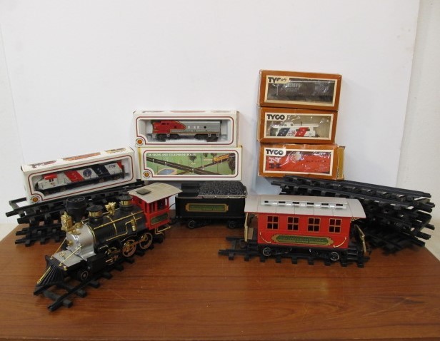 lot 150 image: 2 Larger Train Sets & Assorted HO Train Cars