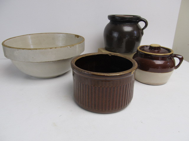 lot 173 image: Group of Vintage Stoneware 
