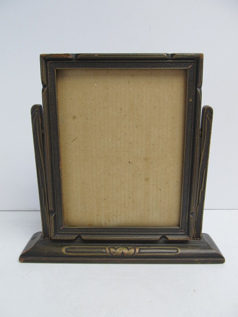 lot 178 image: Antique Wood Picture Frame wStand