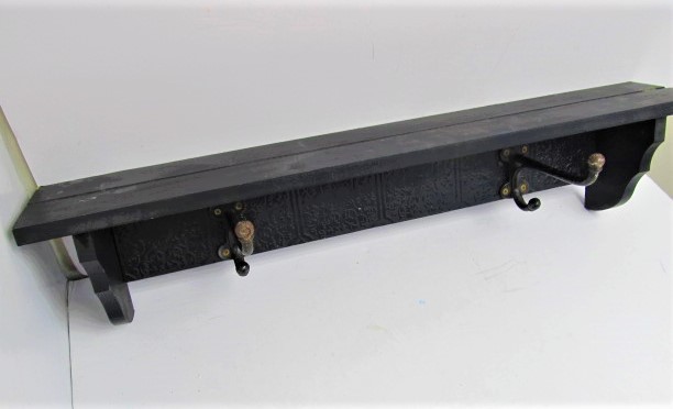 lot 190 image: Vintage Wooden Wall Coat Rack