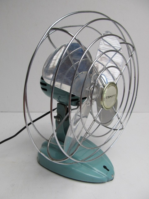lot 192 image: Turquoise Mid Century ESKIMO Desk Fan