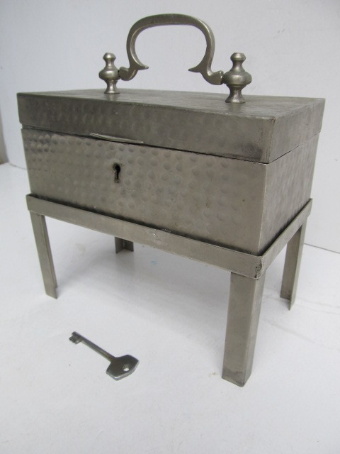 lot 194 image: Vintage Hammered Metal Trinket Box wStand & Key