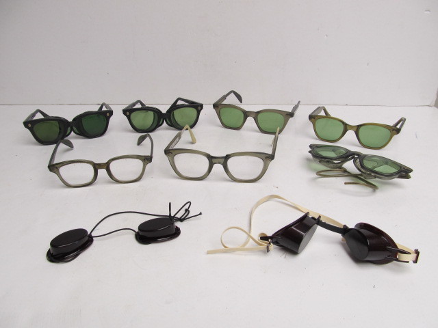 lot 195 image: Lot of Vintage Work Glasses Goggles etc
