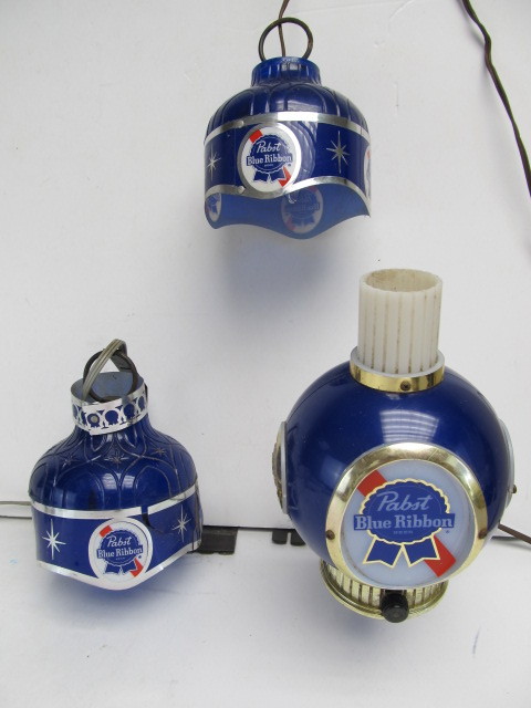 lot 198 image: 3 Vintage Pabst Blue Ribbon PBR Advertising Beer Lights