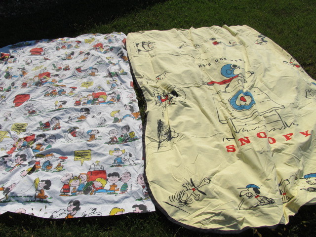 lot 200 image: Vintage Charlie Brown Peanuts Bedspread & Sheet