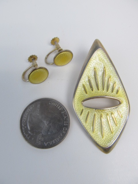 lot 135 image: Mid Century Norwegian Modernist Sterling Silver & Enamel Brooch Pin & Earring Set