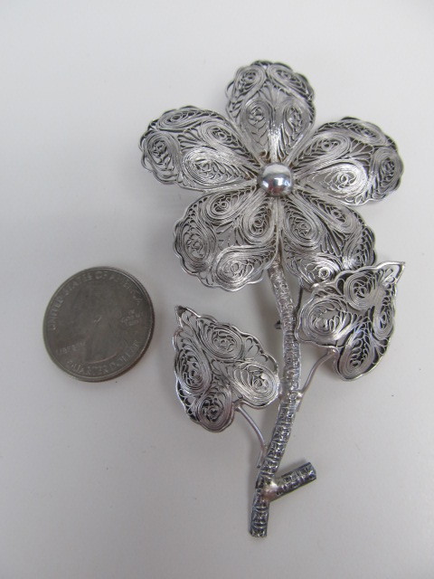 lot 136 image: Large Vintage Sterling Silver Filigree Flower Brooch