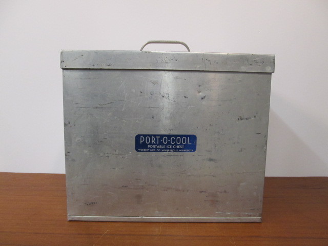 lot 261 image: Vintage PORT-O-COOL Portable Ice Chest Cooler