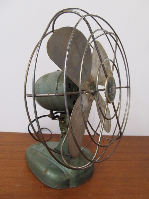lot 263 image: Vintage Industrial Green ZERO Desk Fan
