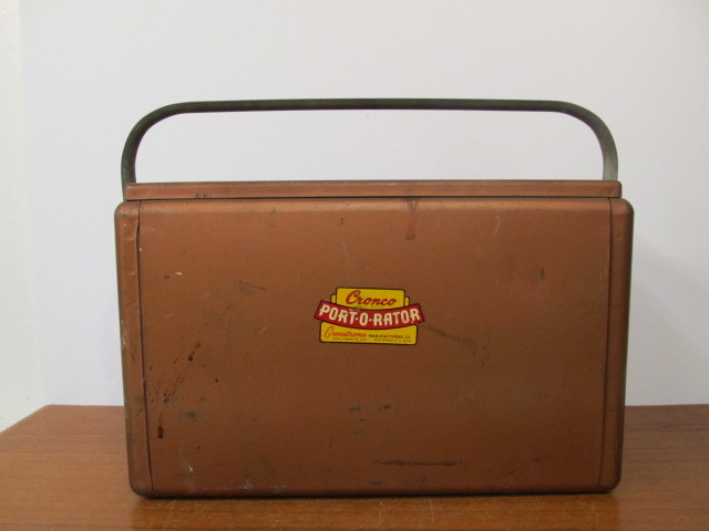 lot 267 image: Vintage CRONCO PORT-O-RATOR Portable Cooler wInsert