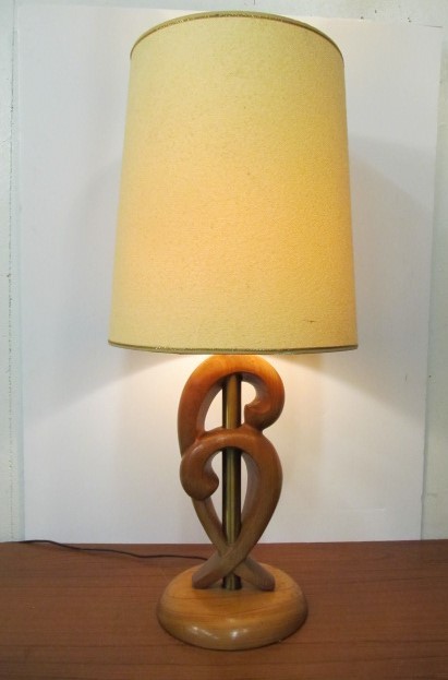 lot 276 image: Vintage Mid Century Modern Sculptural Wood Table Lamp