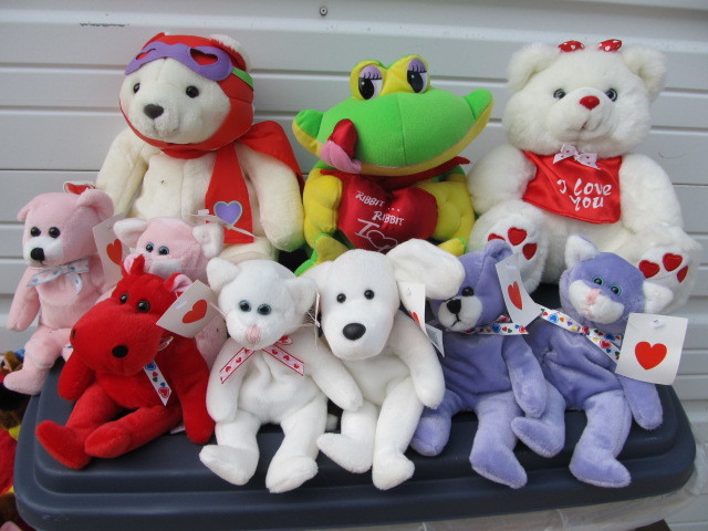 lot 248 image: Large Lot of NWT Plush Animals 