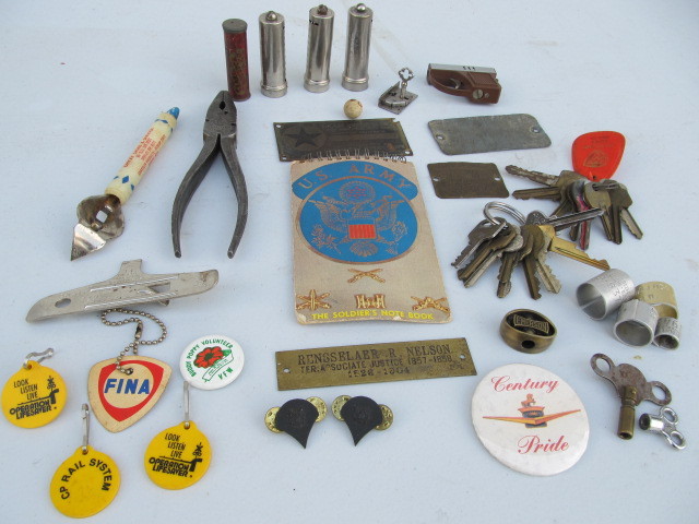lot 281 image: Nice Lot of Vintage Small Collectibles
