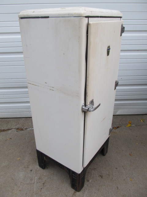 Vintage 1930's COOLERATOR Ice Box | Large Little Canada Estate Auction ...