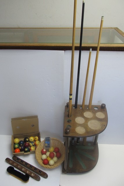 lot 297 image: Vintage Billiard Pool Balls Cue Rack & Accessories
