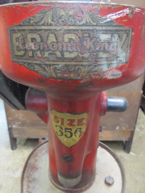 lot 298 image: Antique Cast Iron BRADLEY Economy King Cream Separator 