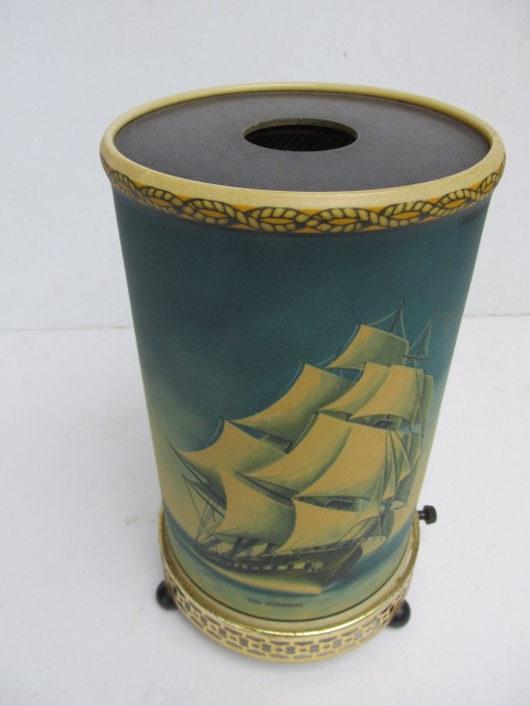 lot 306 image: Vintage 1950s OLD IRONSIDES Econolite Motion Lamp