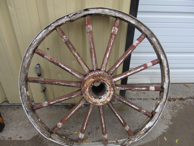 lot 317 image: Antique Wagon Wheel