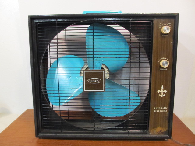 lot 13 image: Working Vintage AMC Box Fan wTurquoise Blade