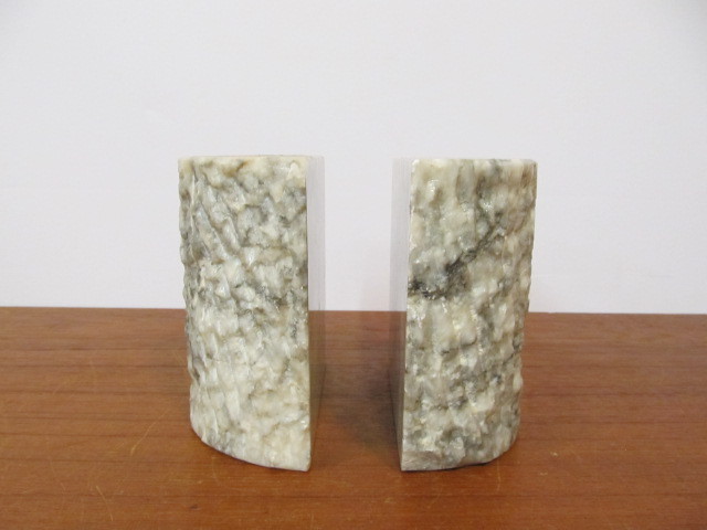 lot 15 image: Mid Century NORLEANS Italian Marble Bookends