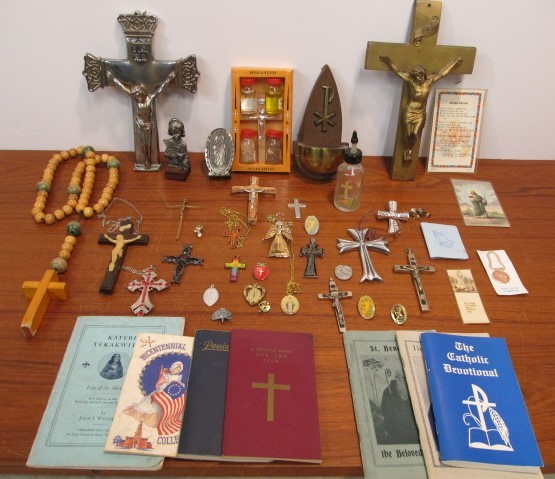 lot 20 image: Large Lot of Vintage CatholicReligious Items