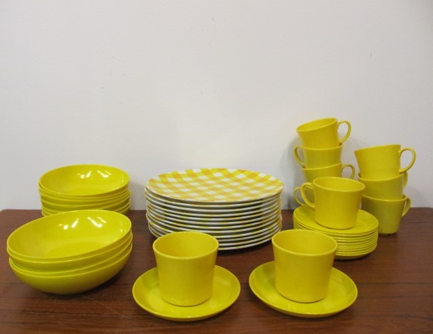 lot 21 image: Large Lot of Vintage TEXAS WARE etc Melamine Yellow Dishware