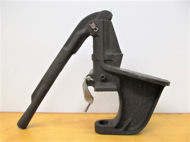 lot 42 image: Vintage HERTERS Super Model Heavy Duty Reloading Tool