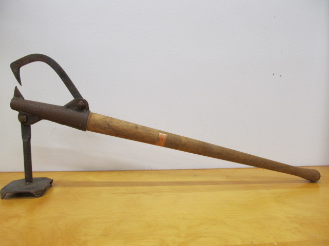 lot 43 image: Old Vintage RailroadIndustrial Log Rolling tool