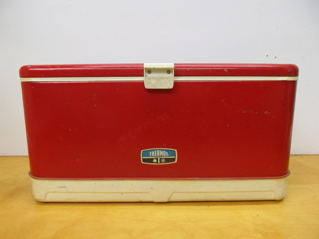 lot 49 image: Vintage Red THERMOS Brand Cooler wInterior Tray