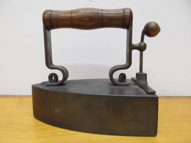 lot 50 image: Very Nice Antique Scandinavian B&ampO Liberg Rosenfors Wood Handle Iron