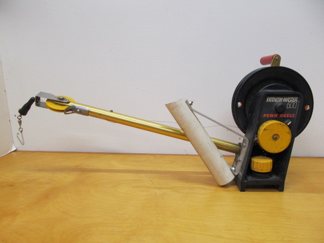 lot 45 image: PENN REELS Fathom-Master 600 Fishing Downrigger #2