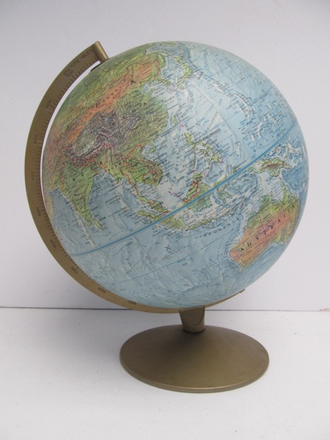 lot 66 image: Vintage REPLOGLE Land & Sea Globe