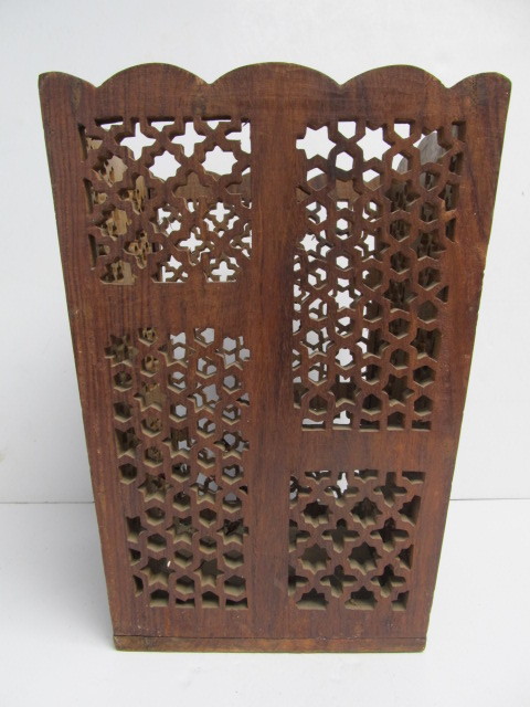 lot 121 image: Vintage Pierced Design Wood Waste Basket