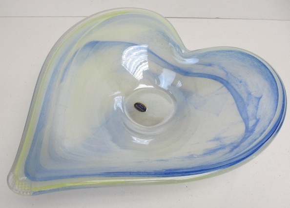 lot 145 image: Large Hand Blown MURANO Heart-Shaped Art Glass Bowl