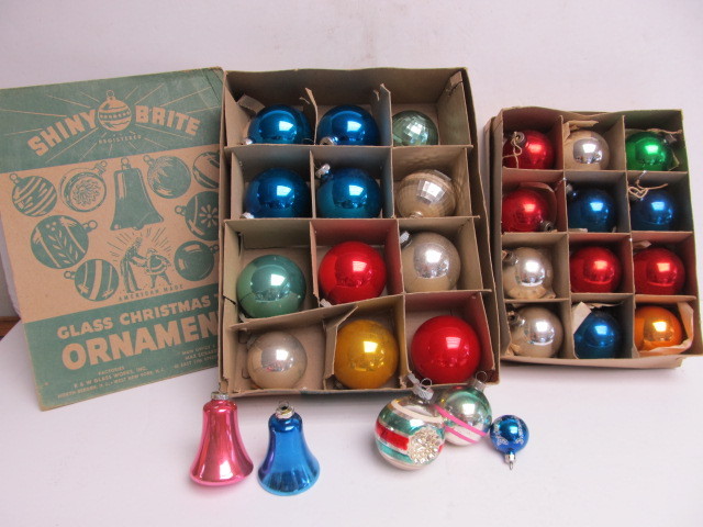 lot 146 image: 2 Boxes of Vintage Glass Christmas Ornaments