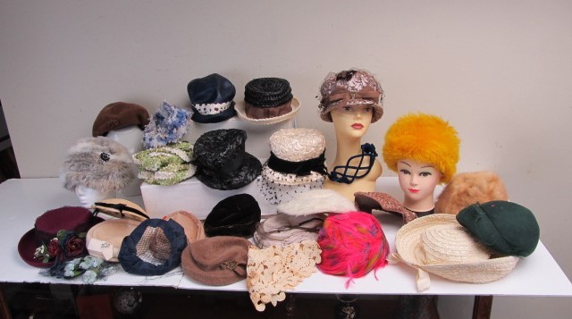 lot 165 image: Great Collection of Vintage Ladies Hats