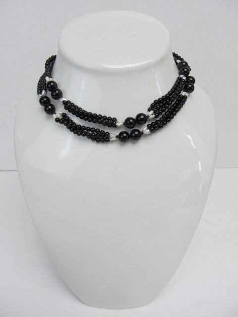 lot 175 image: Onyx & Pearl No Clasp Necklace - 32 in strand