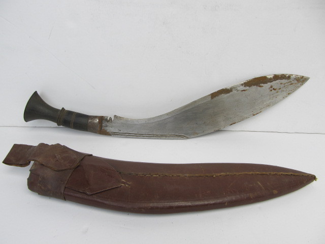 lot 162 image: Old Vintage Middle Eastern Short Sword wScabbard