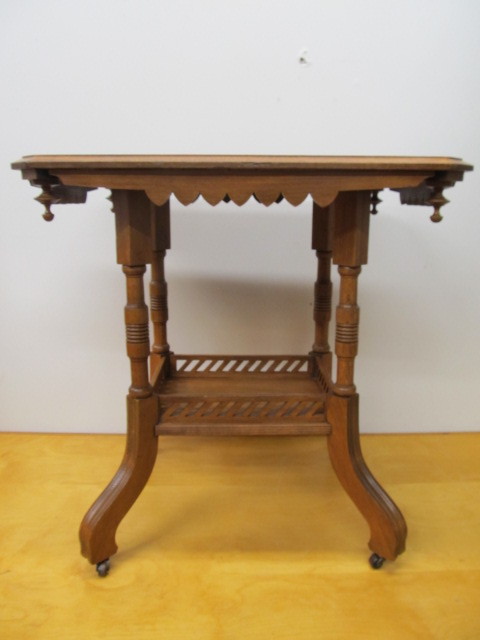 lot 186 image: Excellent Antique Eastlake Style Parlor Table