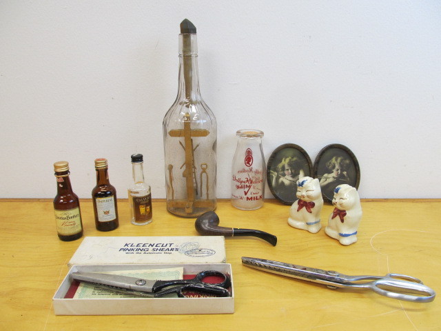 lot 189 image: Lot of Vintage Collectibles