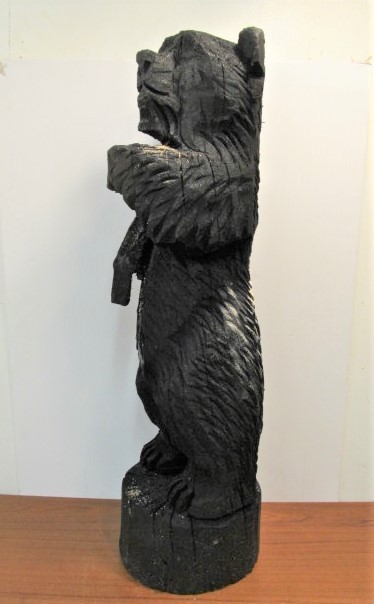 lot 196 image: 38 Chainsaw Carved Wooden Bear Yard Statue