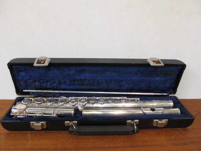 lot 209 image: Vintage GEMEINHARDT Silver Plated Flute wCase