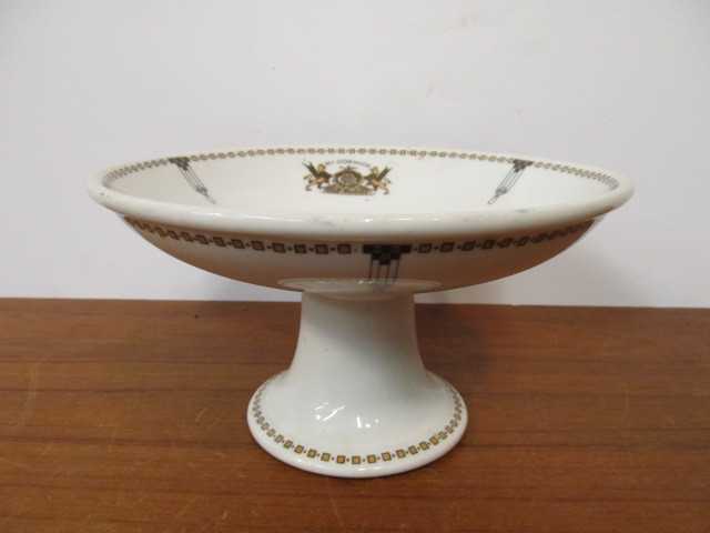 lot 211 image: Vintage 1930s Deco Pedestal Bowl wScottish Crest