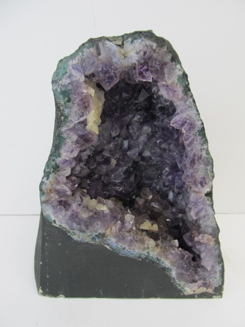 lot 243 image: Large Amethyst Cavern Geode