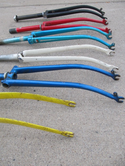 lot 250 image: Group of Vintage Schwinn etc Bicycle Forks