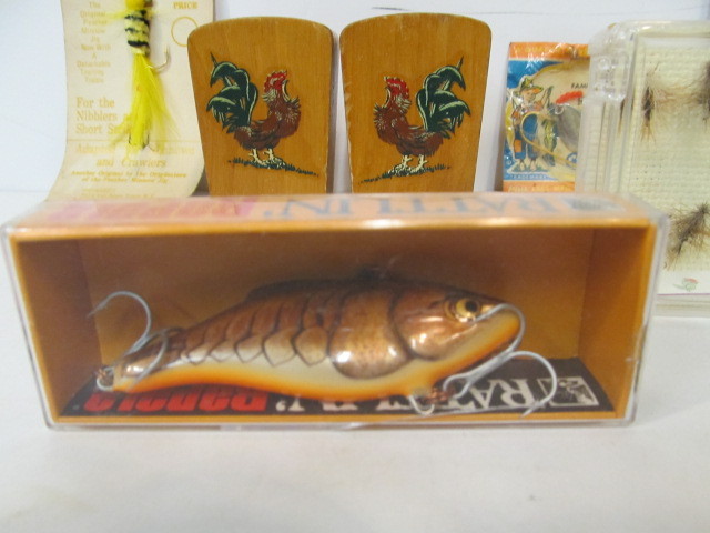 lot 266 image: Group of Vintage Items - Fishing Lures etc.