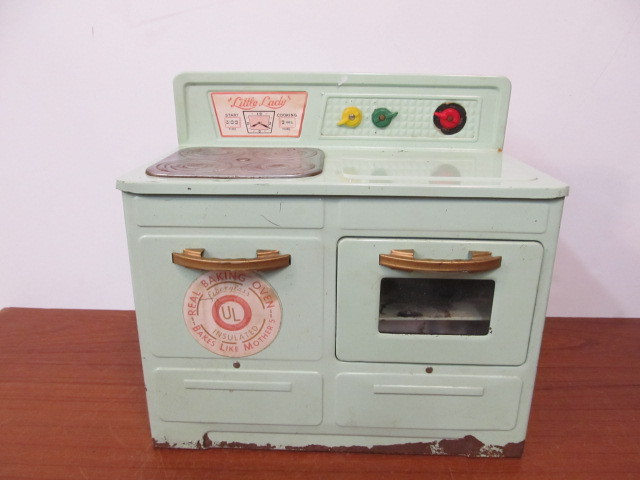 lot 268 image: Working Vintage LITTLE LADY Toy Stove & Hand Painted Storage Box