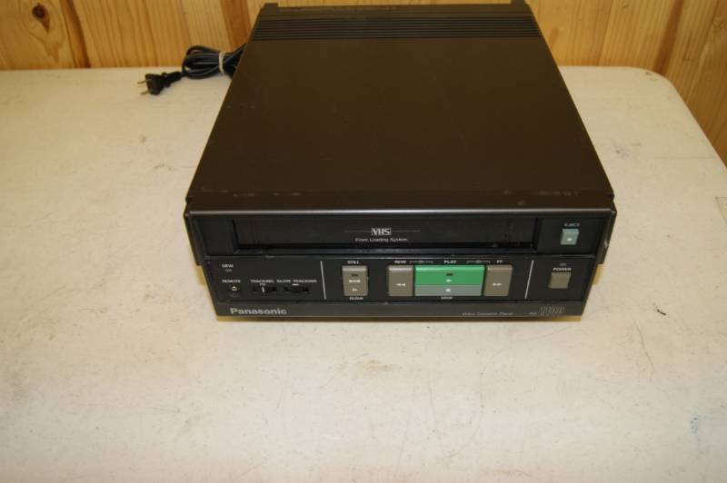 lot 16 image: Panasonic AG-1100 VHS Video Cassette Recorder