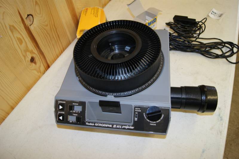 lot 18 image: Kodak Ektagraphic III A 35mm Slide Projector